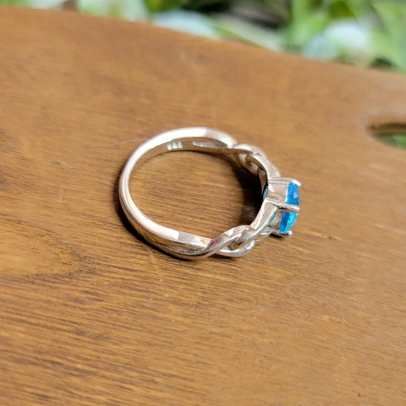 925 Sterling Silver Ring - Picture 2 of 4